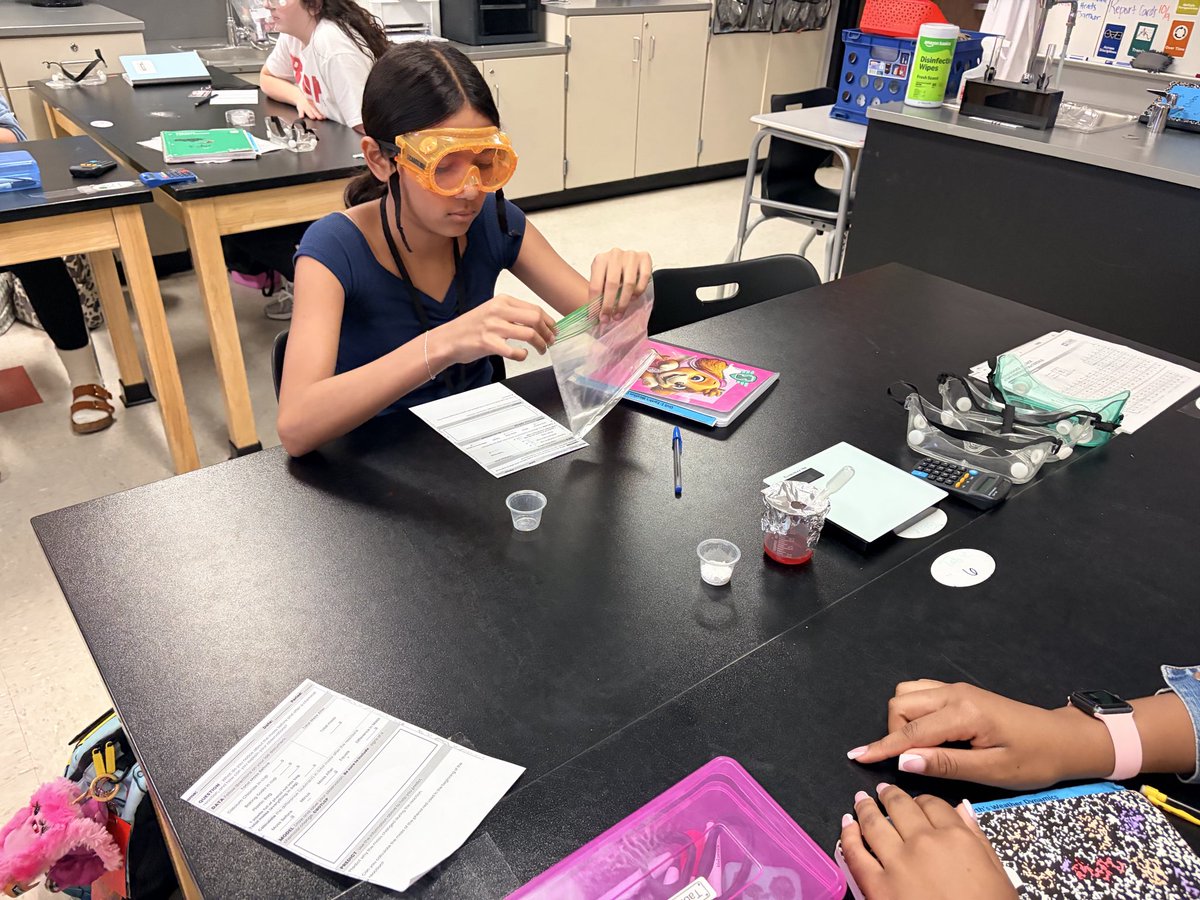 GwenanneGabel's tweet photo. @HumbleISD_WMS 8th grade scientist wrapped up their chemistry unit with a fun lab! #AllStudentsAreScientist #DoingScience #BeElite https://t.co/MMldefMXjZ