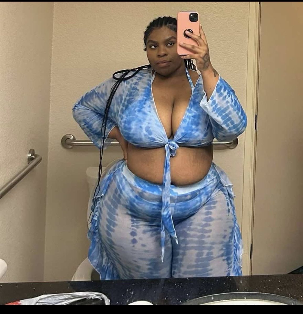 xcy4567's tweet photo. Never cared stomach and all 🥰 https://t.co/uJdRtC3QaN