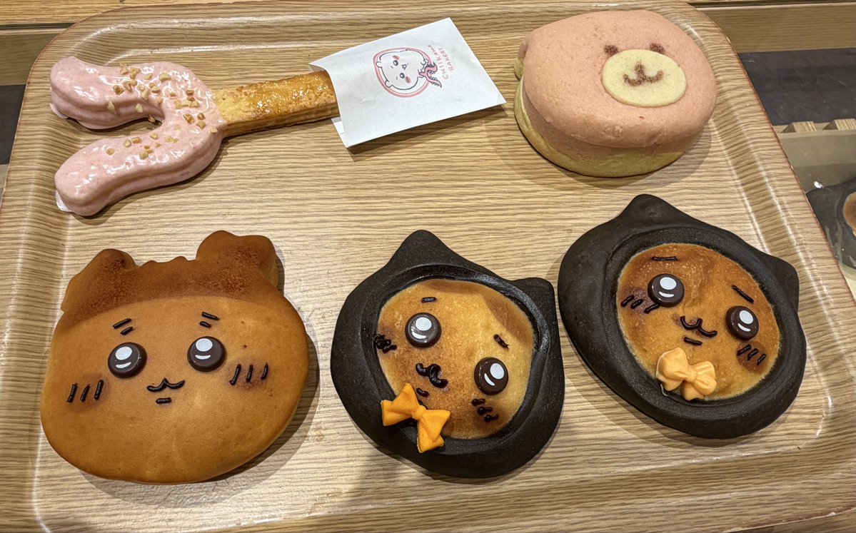 torimune29's tweet photo. 黒猫のちょうど昨日から発売してたみたい
お顔まんまるの古本屋さん可愛い🫶🏻 https://t.co/YuuiI3mD31