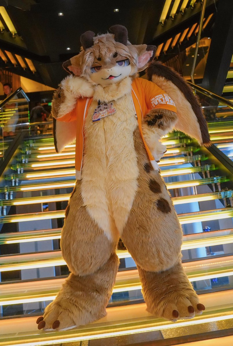 Fur_Dragonia's tweet photo. みんな! おはようございます!!✨️

#スリムにあ(？)
#FursuitEveryday https://t.co/fbe4h8pSl2