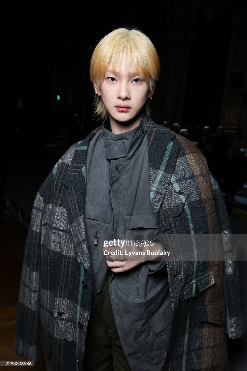 keakai2106's tweet photo. โจวเจิ้นหนาน กับชุดของ Yohji Yamamoto
คือดีมากจริงๆๆๆๆๆๆ  

VIN AT PFWSS27

#ZZNxYohjiYamamoto
#ZhouZhennan #YohjiYamamoto
 #ParisFashionWeek #โจวเจิ้นหนาน #周震南
📷 gettyimages®
Credit: Lyvans Boolaky https://t.co/8wYYSTlDmS