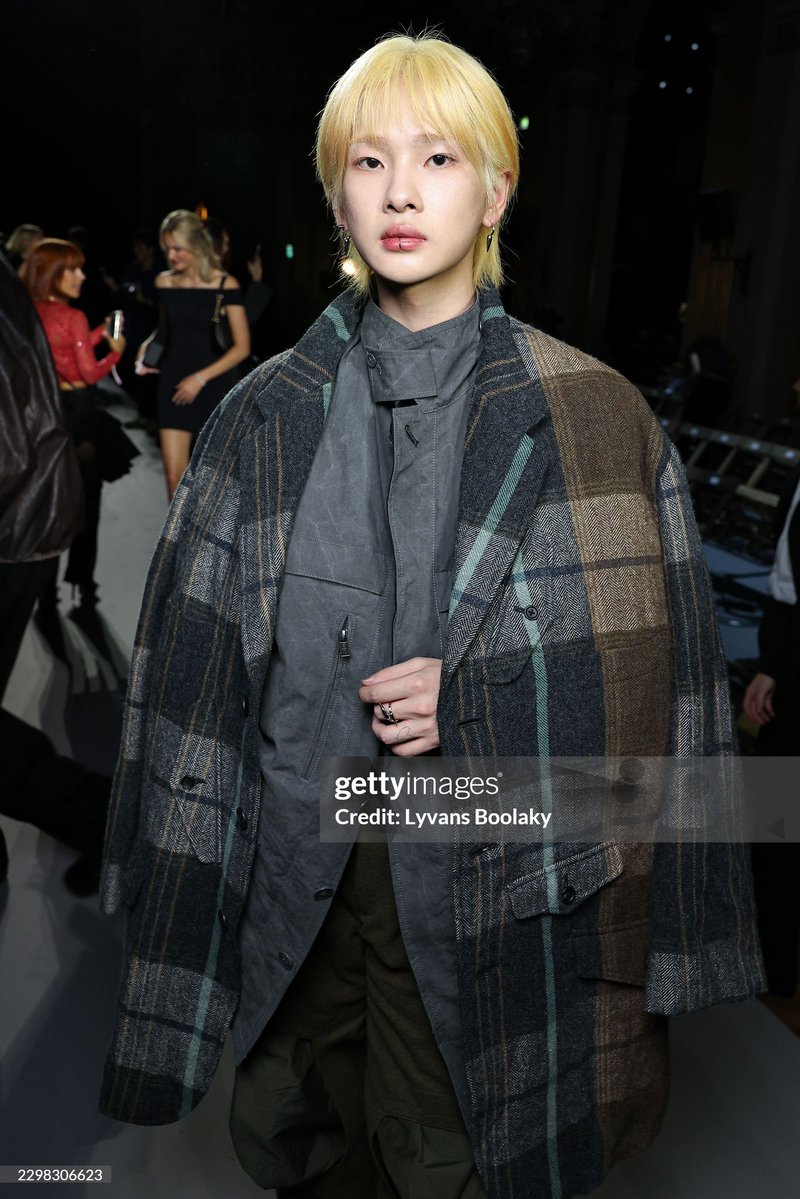 keakai2106's tweet photo. โจวเจิ้นหนาน กับชุดของ Yohji Yamamoto
คือดีมากจริงๆๆๆๆๆๆ  

VIN AT PFWSS27

#ZZNxYohjiYamamoto
#ZhouZhennan #YohjiYamamoto
 #ParisFashionWeek #โจวเจิ้นหนาน #周震南
📷 gettyimages®
Credit: Lyvans Boolaky https://t.co/8wYYSTlDmS