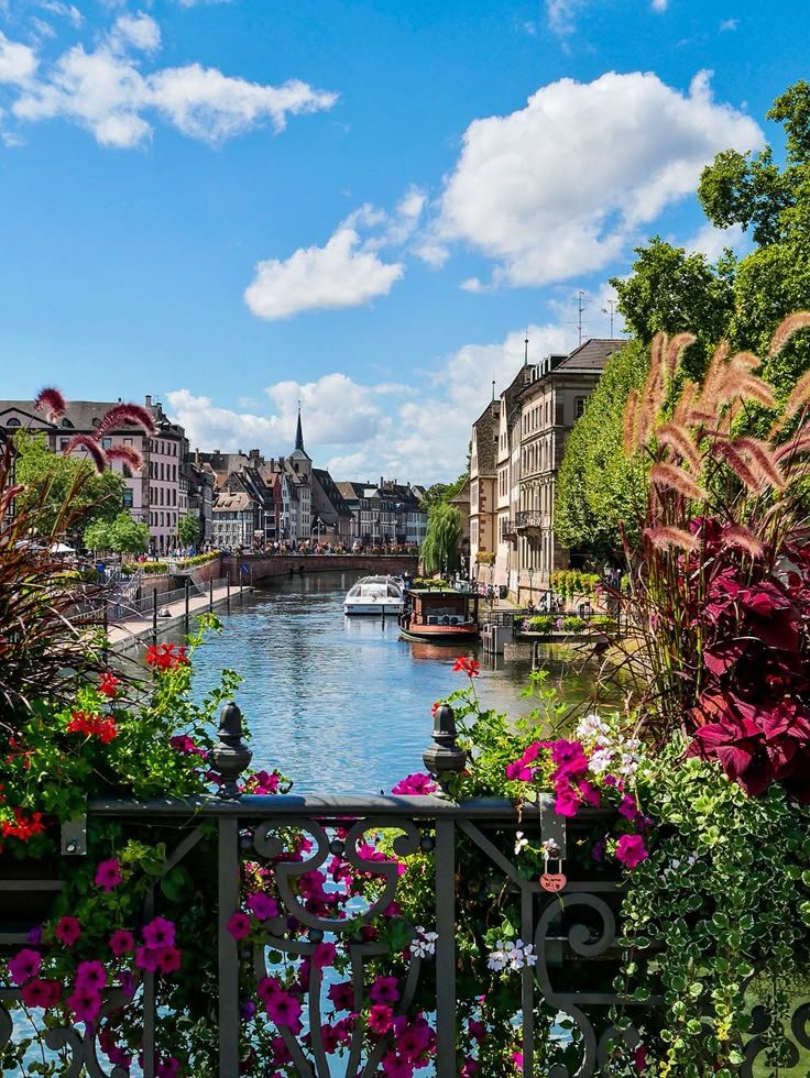 echoesofworld's tweet photo. Strasbourg, France https://t.co/aBeB8R3tXs