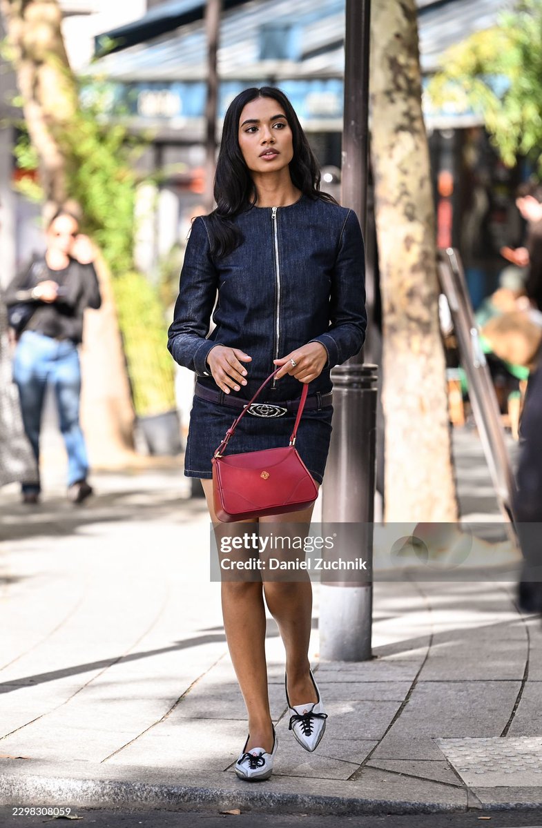 bestofsupriya's tweet photo. 📸| Supriya Ganesh outside the Casablanca show in Paris https://t.co/qJe903NcKA