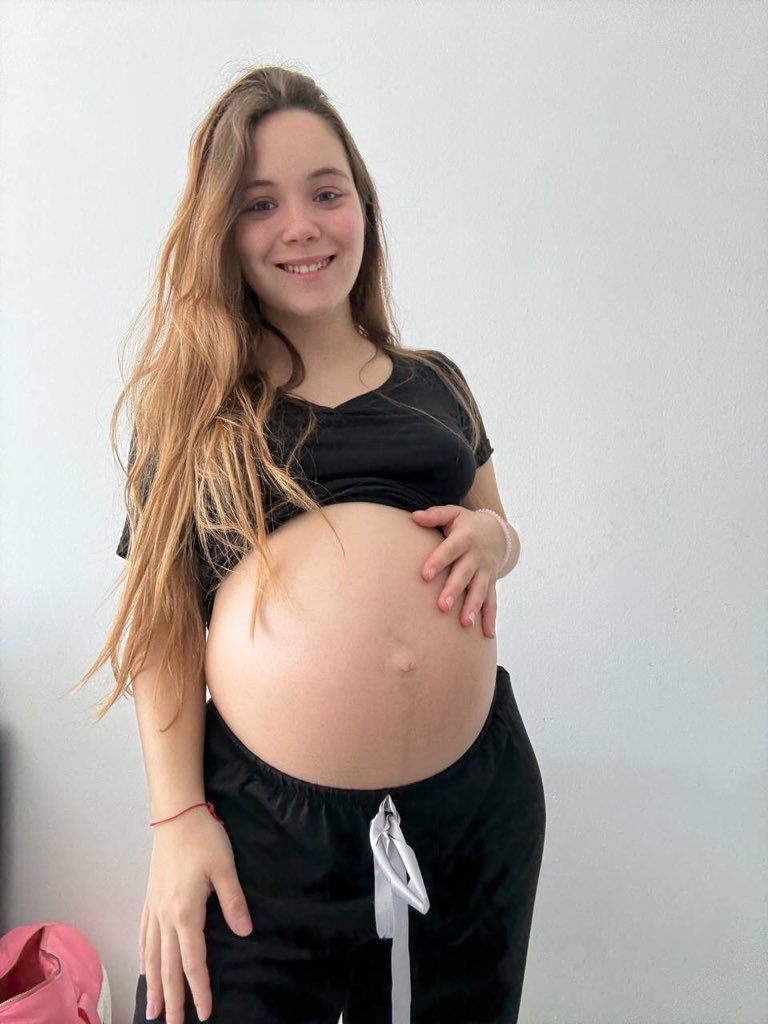 muffinshailey's tweet photo. Would you f*ck a pregnant woman like me without a condom? https://t.co/QfUNg7RaN3