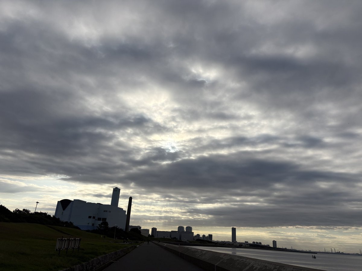 deco6011's tweet photo. #茜浜
お盆ぶり❓超久しぶりな週末朝ン歩🚶‍♂️🚶‍♂️
久しぶりに歩くから思いの外
歩数って増えるのかな❓サボったらあかん💦〜6064歩 https://t.co/K8GeQjHeM4