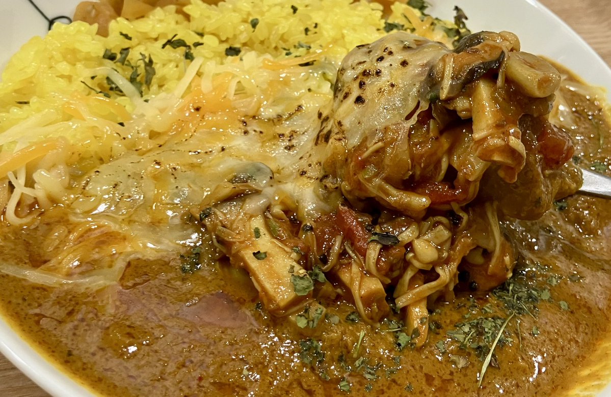 regenbogencurry's tweet photo. １０月３日（土）
特製スパイシーポークカレー🆕＋きのこソテー（クリーミー麻辣ソース）
たっぷりのスパイスと特製チキントマトスープで仕上げました😆
トッピングするのもオススメです👍
１１：１５〜１３：３０ＬＯ
なくなり次第終了
ご来店お待ちしております🌈 https://t.co/oVBTFb9ogI