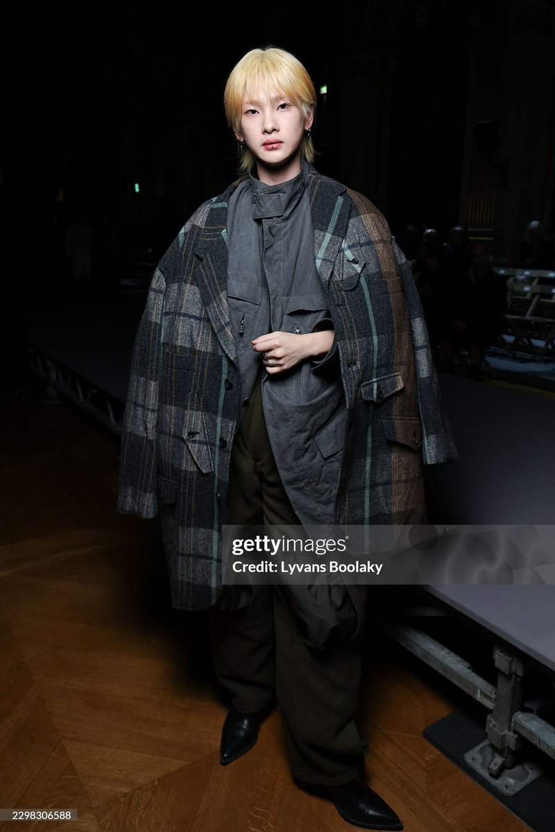keakai2106's tweet photo. โจวเจิ้นหนาน กับชุดของ Yohji Yamamoto
คือดีมากจริงๆๆๆๆๆๆ  

VIN AT PFWSS27

#ZZNxYohjiYamamoto
#ZhouZhennan #YohjiYamamoto
 #ParisFashionWeek #โจวเจิ้นหนาน #周震南
📷 gettyimages®
Credit: Lyvans Boolaky https://t.co/8wYYSTlDmS
