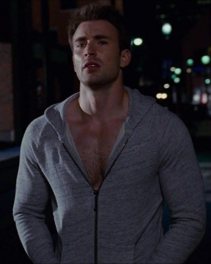 Edson30101's tweet photo. He's just showing his hairy chest but that's So Hot to me🥵🥵🥴🙇🏼‍♂️ GOD!!! https://t.co/Z4FPGUdmqU