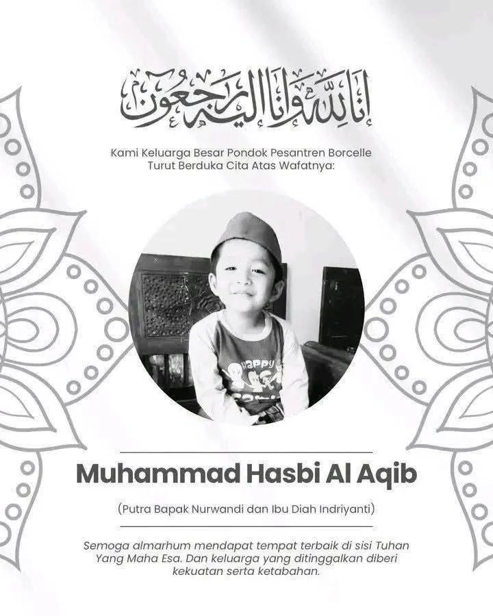 txtruangpodcast's tweet photo. makin kesel pas hasil autopsi dek aqib siswa kelas 2 sdn kebondalem 1 pemalang keluar.

tulang belakang patah 
lambung ulu hati pecah

anak sekecil itu yaallah😢
apalagi kabar bahwa pelaku yang dibawa kabur ke surabaya itu anak polisi dan guru.
semoga di usut tuntas!!

innalilahiwainnaliaihiraji'un
surga untukmu nak🥲