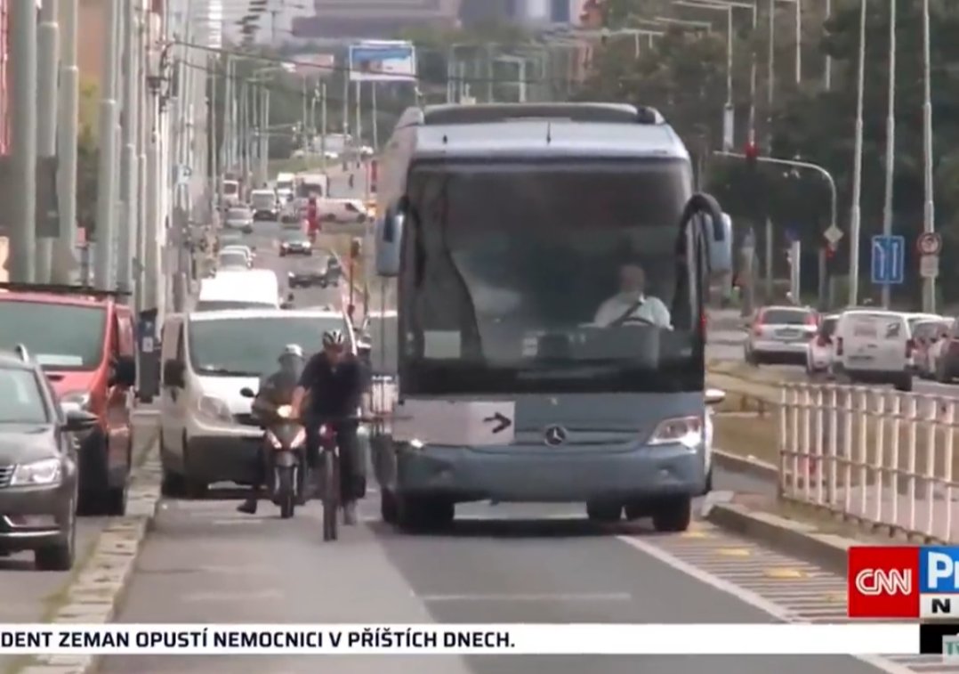 Wheeler96799's tweet photo. @Boenau @BooteSteven If the cyclist wasn't purposely riding like a twat he would've had plenty of room https://t.co/n7CHDMU6Hb