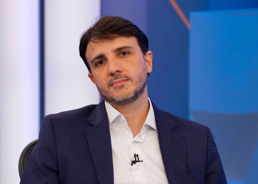 leokbelo13's tweet photo. Pelo que apurei o Padre Kelmon era do PTB em 2022 e o partido dele só tinha um parlamentar na Câmara assim como o Renan Santos. 
Essa desculpa da Globo não colou! https://t.co/CZxKARu0A5