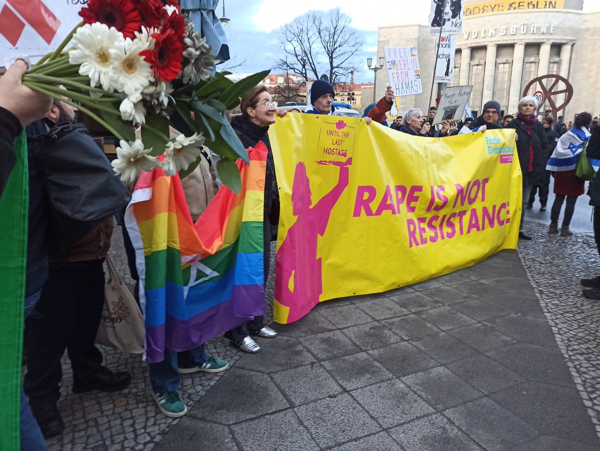 Mausebaer17's tweet photo. Die andere Seite. Protest gegen Francesca Albanese im Kino Babylon, März 2026. Irre. #Preisler https://t.co/oe3tj9TuXc