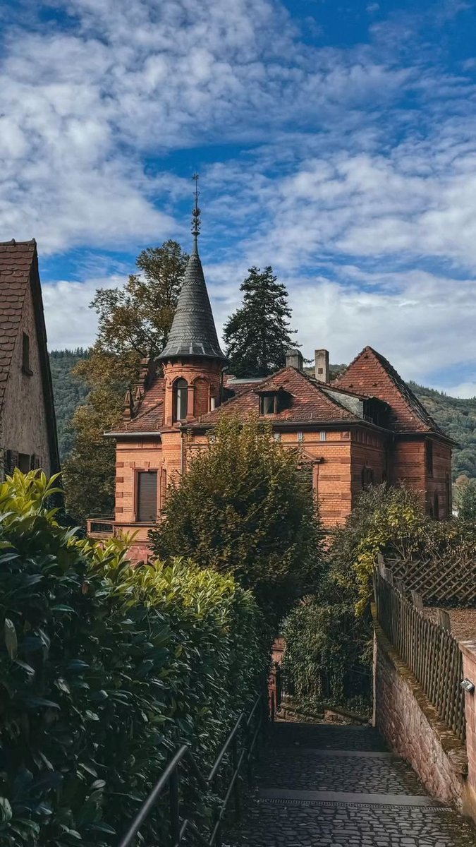 echoesofworld's tweet photo. Heidelberg, Germany https://t.co/u3LwTSfPDk