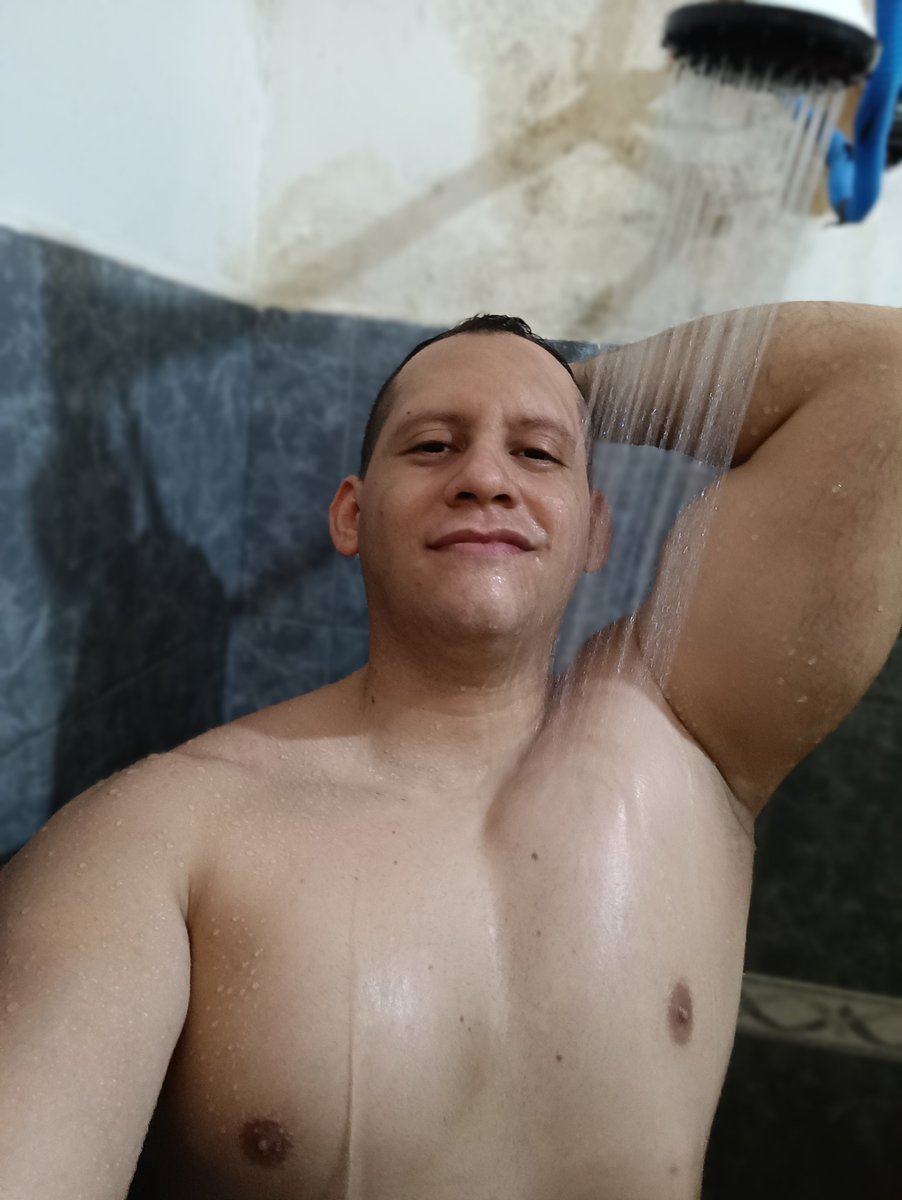 INGWLE89's tweet photo. Ducha después del gym💧🚿🧽 https://t.co/2mOJnBZPQL