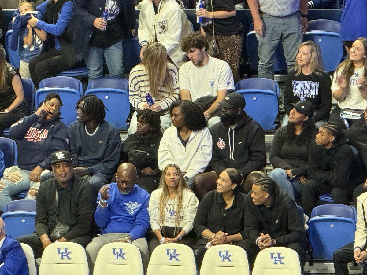 JackPilgrimKSR's tweet photo. Kentucky commit Ryan Hampton and 2028 top-10 recruit DJ Okoth are at Big Blue Madness for their unofficial visits https://t.co/bcDP3yr4Q9