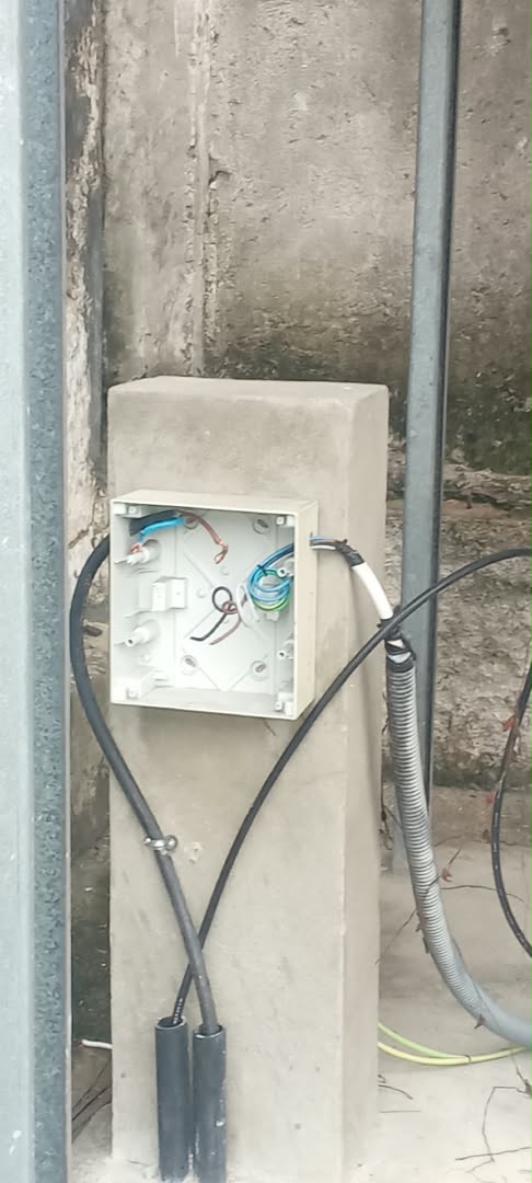 AbelBusot's tweet photo. Aquien le hace daño estos actos? A nuestro pueblo trabajador.  Enfrentemos a estos delincuentes que afectan a las redes de telecomunicaciones #ETECSA,Cienfuegos https://t.co/tvNQ4gHc7C