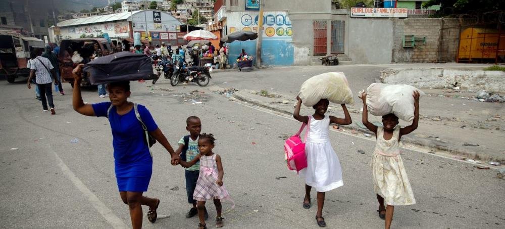 TheNancyRoc's tweet photo. #Ayiti Apeprè 5 254 moun, nan 1 214 fanmi, oblije kite kay yo apre vyolans ame 28 septanm nan Gros-Morne, Latibonit, dapre OIM. 92 % jwenn refij lakay fanmi, tandiske 8 % rete nan 2 sit. Gros-Morne ak Gonayiv resevwa pifò deplase yo. #NRoc
#Latibonit #GrosMorne https://t.co/bZVgmPbvnH