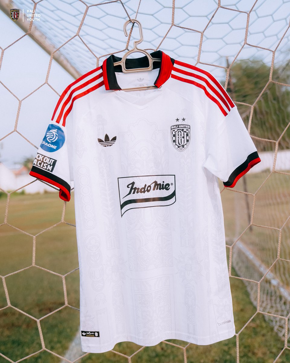 Bali_Football's tweet photo. [OFFICIAL] Jersey Adidas Trifoil Bali United versi single sponsor yang akan dipakai di kompetisi Elite Pro Academy musim 2026/27 🥶

Berapa nilai 5-10 Semeton? 😏

📸 Bali United Academy

Cek jersey Adidas Trifoil Bali United disini ⤵️
https://t.co/USs6q6nmJW https://t.co/wyLz4RUDbU