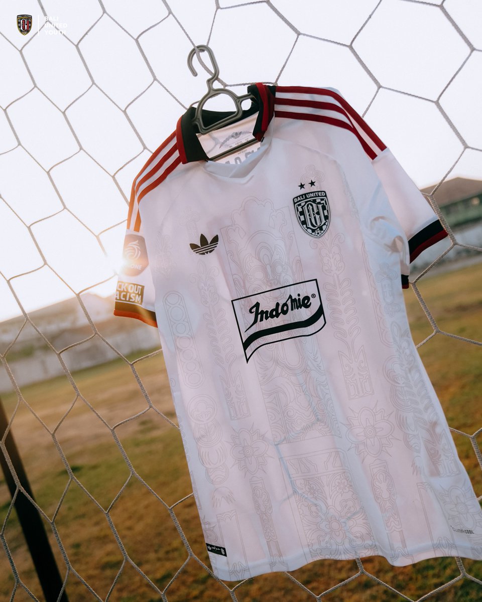 Bali_Football's tweet photo. [OFFICIAL] Jersey Adidas Trifoil Bali United versi single sponsor yang akan dipakai di kompetisi Elite Pro Academy musim 2026/27 🥶

Berapa nilai 5-10 Semeton? 😏

📸 Bali United Academy

Cek jersey Adidas Trifoil Bali United disini ⤵️
https://t.co/USs6q6nmJW https://t.co/wyLz4RUDbU