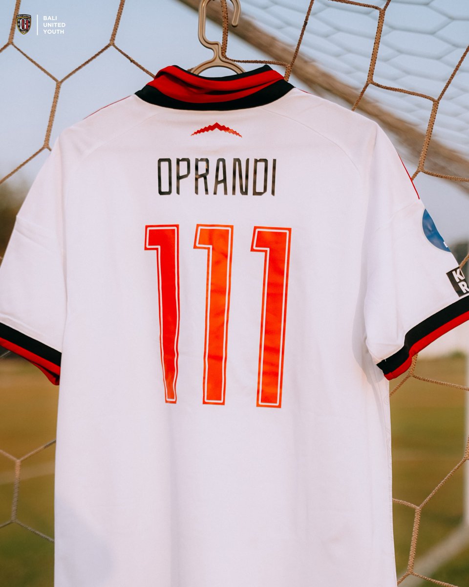 Bali_Football's tweet photo. [OFFICIAL] Jersey Adidas Trifoil Bali United versi single sponsor yang akan dipakai di kompetisi Elite Pro Academy musim 2026/27 🥶

Berapa nilai 5-10 Semeton? 😏

📸 Bali United Academy

Cek jersey Adidas Trifoil Bali United disini ⤵️
https://t.co/USs6q6nmJW https://t.co/wyLz4RUDbU