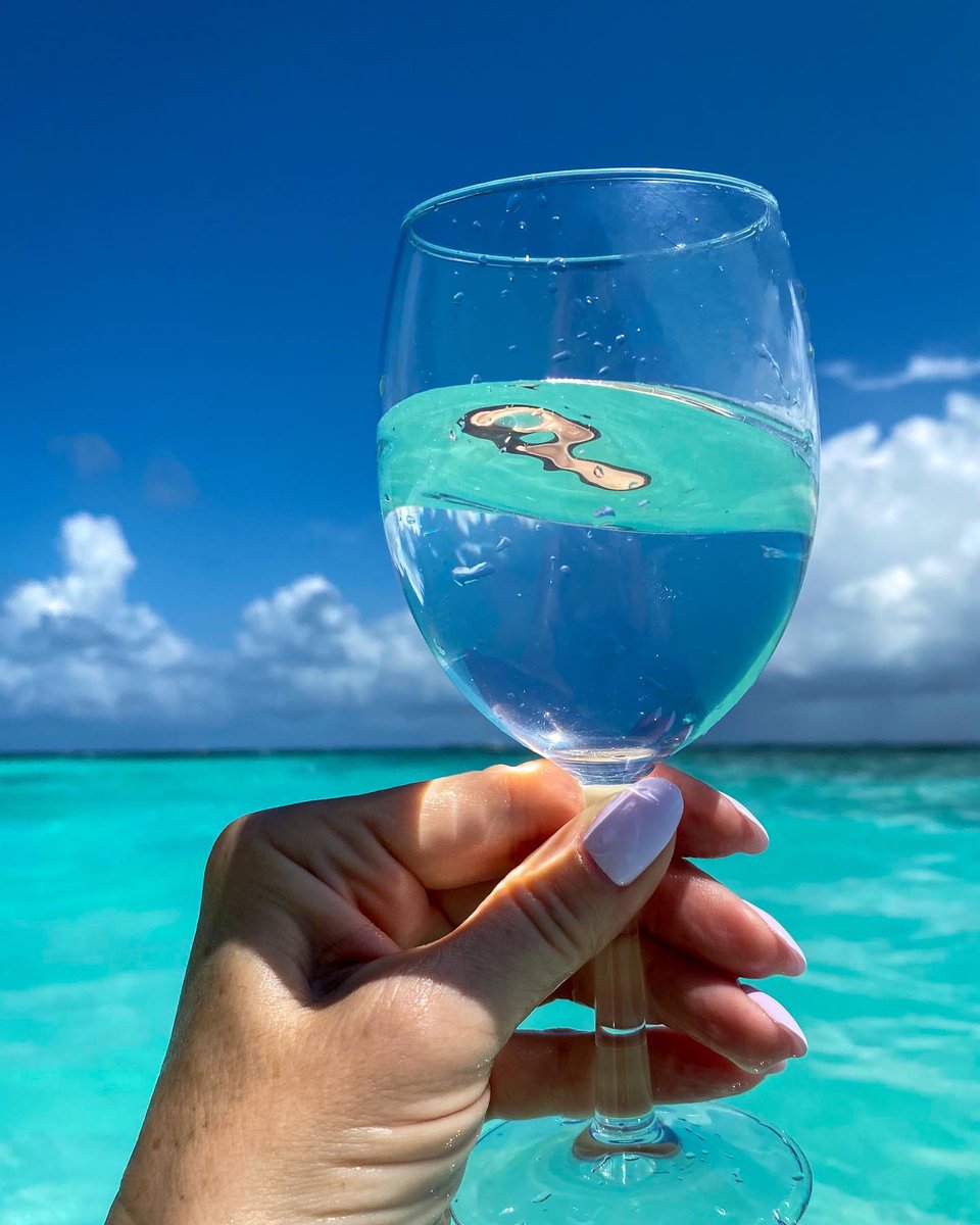 Wahid9's tweet photo. Here’s to the Maldives! May they never sink. https://t.co/Z40RLhGF2K