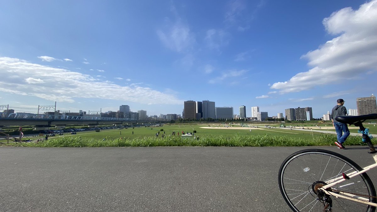 t9mAn_'s tweet photo. 久々に1人休日。
土手に行ってみた笑 https://t.co/KZA1DFNROB