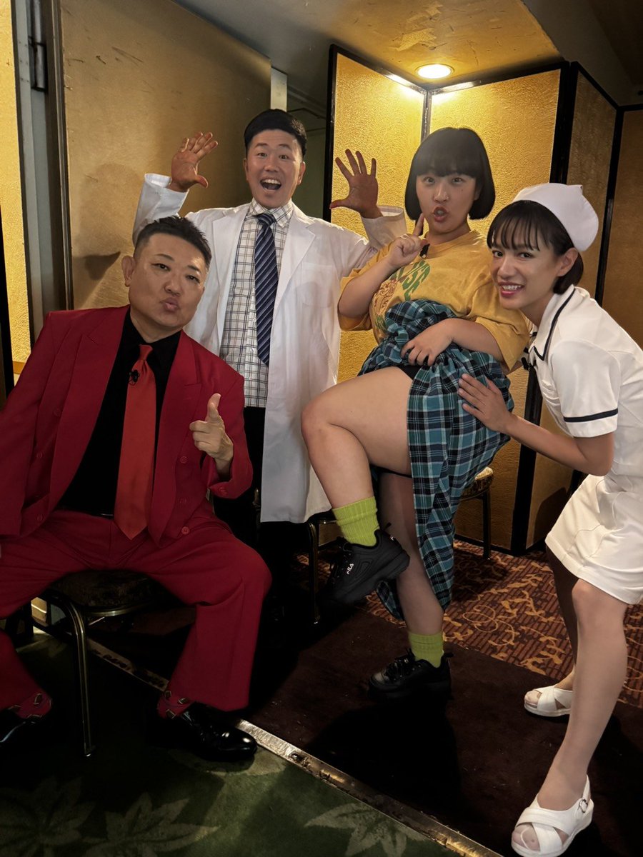 u_yan124's tweet photo. 昨日はホテルでミニミニ新喜劇でした！
4人でも何とかやりますよ！
これは紅一点ということでよろしいでしょうか？😂 https://t.co/ywZWRO4XRh