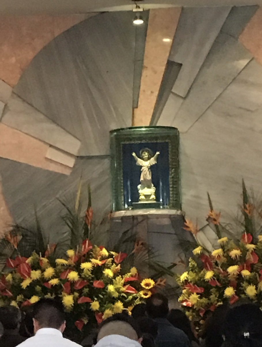 juanreveloj's tweet photo. Hoy, hace diez años, voté NO en el plebiscito. Después fui a la iglesia del 20 de Julio, en Bogotá, a pedirle a Dios. Allí escuché el resultado: Colombia no se dejó engañar por las mentiras de Santos. Fue emocionante. Luego desconocieron la voluntad popular, y sus consecuencias aún se sienten.