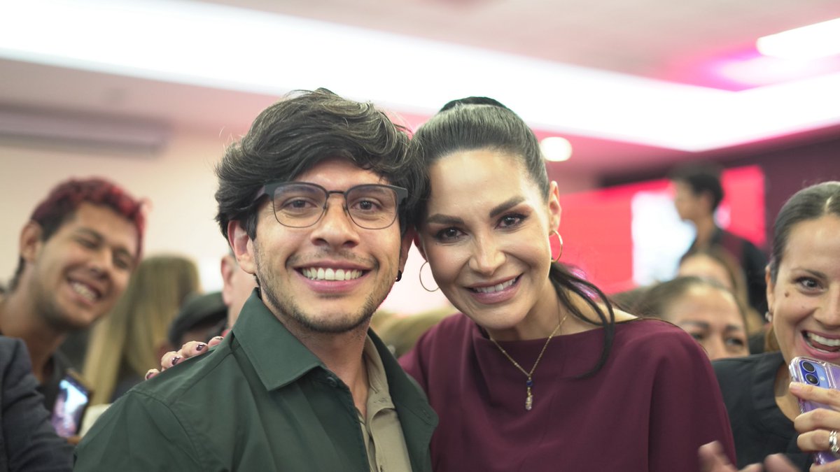 ea_puerto's tweet photo. Me dio gusto escuchar en mi amiga @mery_pozos a una persona conocedora de la realidad de Guadalajara y de la profundidad de la identidad tapatía. Le auguro un gran éxito porque está destinada para grandes cosas. También aprovecho para felicitarla por su segundo informe de actividades que fue ayer y al que tuve oportunidad de asistir.