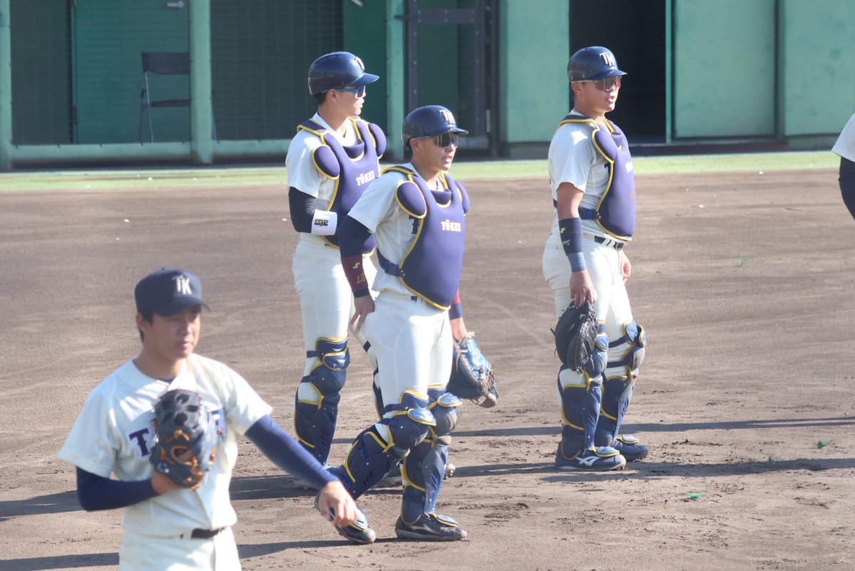 98BB_dragons's tweet photo. はじめましての東京経済大学、ユニフォームがめちゃくちゃ既視感あると思ったら飯田孝雄監督の経歴が桐蔭学園-法政大学と聞いて納得した https://t.co/E1k6BJBqaA