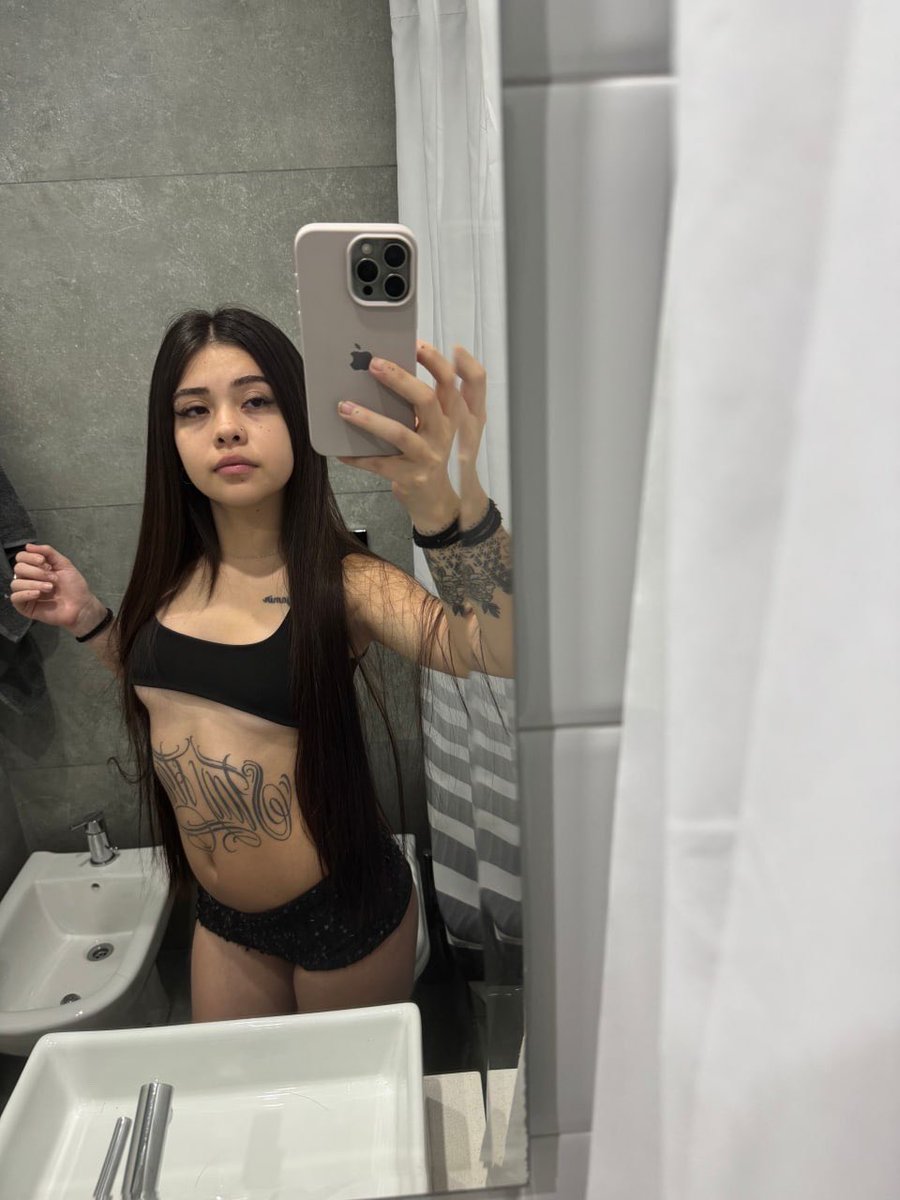 NiccaFadingx's tweet photo. this is the selfie i_d send at 1am with no context and let u spiral 🌀 https://t.co/Qd3kuaOEBX