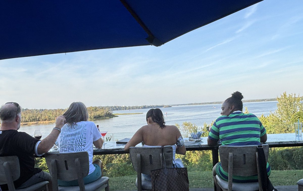 KHiggins_PI's tweet photo. Perfect day for chillinβ with the gals! #fridayvibes #hopewellva #boathouse at #citypoint @VisitVirginia https://t.co/lFY3oQSR9l