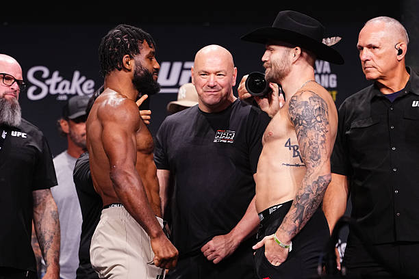 FightJunkieCom's tweet photo. Jacobe Smith (-950} DEFEATS Bruce Whitehead {+625} via 1 round KNOCKOUT on #UFC332. Won’t go 3 rounds {-1400} & Smith wins inside the distance {-500} hits! #MMA #fightjunkie #MMATwitter #JacobeSmith #BruceWhitehead #SilvaWang #GamblingX https://t.co/n1H7FZXgD4