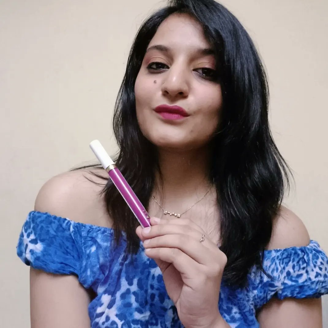 TheRandinator's tweet photo. Love what you see? You can get a FREE MyGlamm LIT Liquid Matte Lipstick. Tell MyGlamm what you want by taking the survey via the link in bio. https://t.co/ZuzcHzk0u6