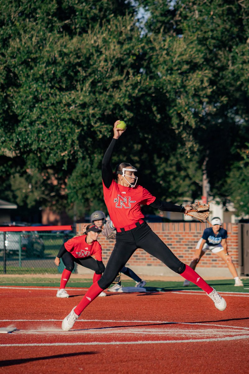 nicholls_sb's tweet photo. Fall ball is in full swing!⚔️⚔️⚔️

#SwordsUp | #GeauxColonels https://t.co/GL7YxPnN4o
