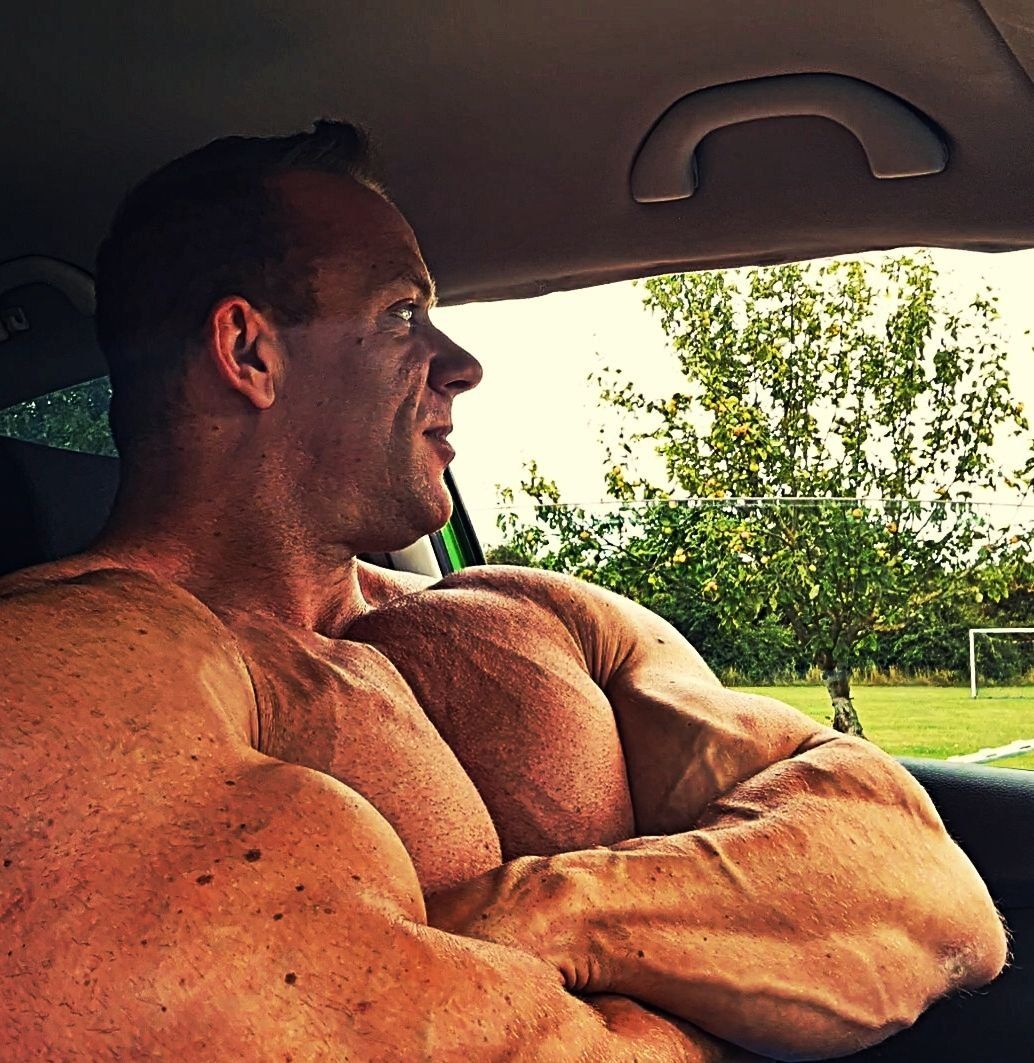 MaxSteelMuscle tweet picture