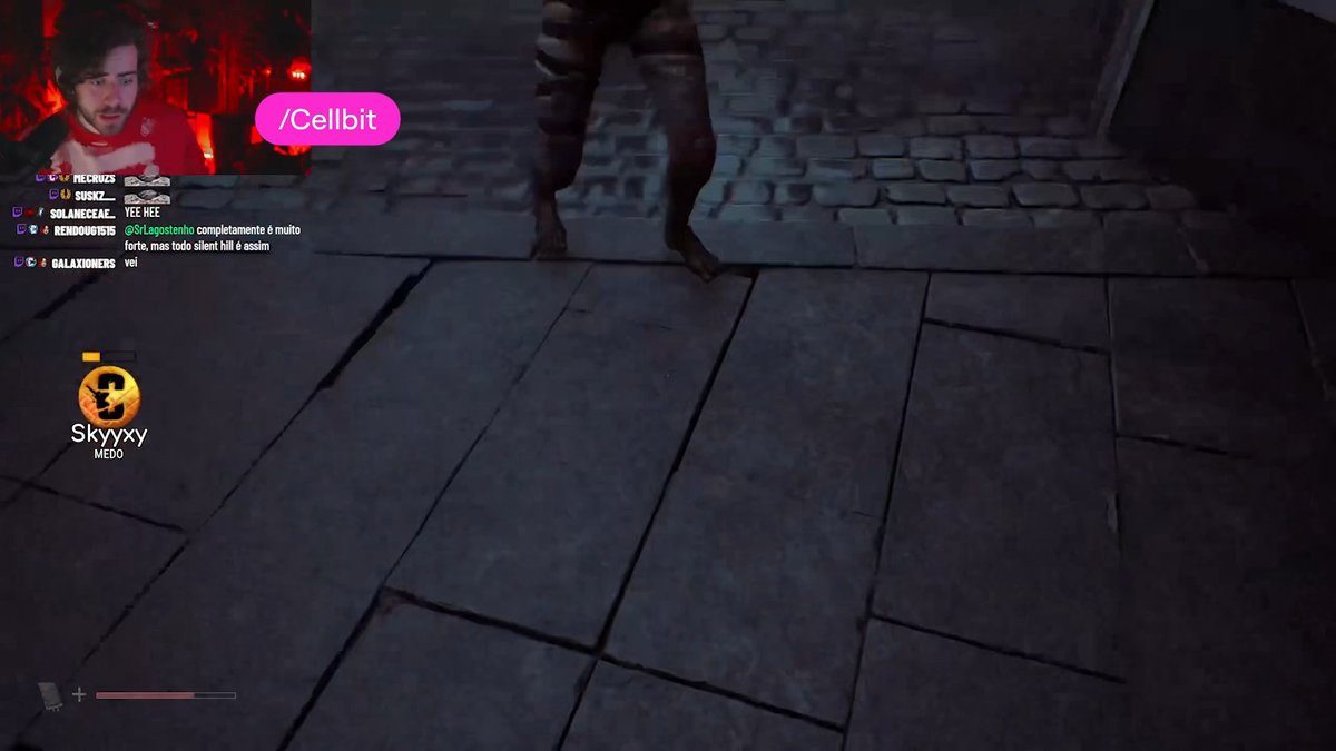 A live streamer is shown in the upper left corner with chat messages in Portuguese, while a first-person view of a video game displays a character's legs on a wooden dock and a health bar labeled "Skkyyx MEDO." The "/Cellbit" label prominently displayed near the streamer connects to the post, indicating that the character named "Skkyyx" will be defeated by Cellbit in the game.