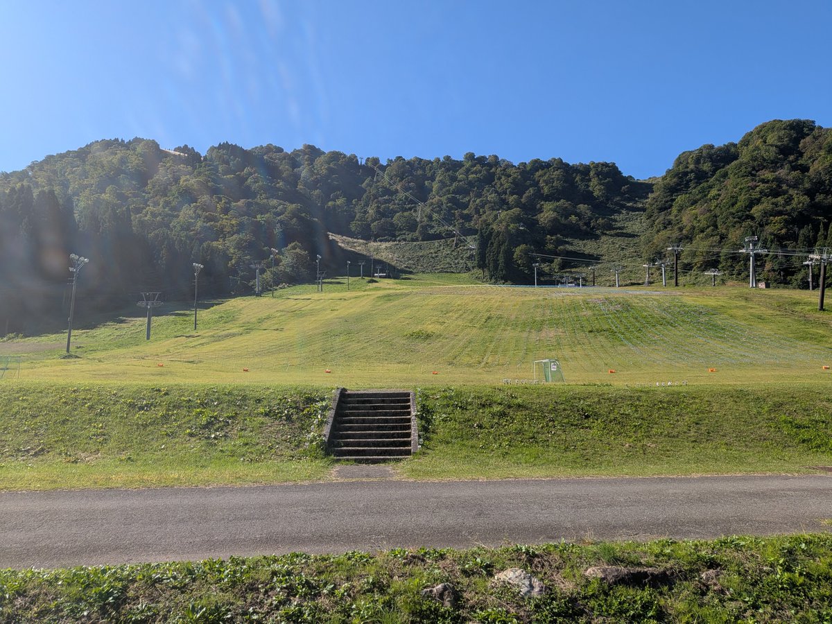 miyusora1983's tweet photo. 朝っぱらからから山！
イルミネーション撤去作業 https://t.co/qT4AcHHSf3