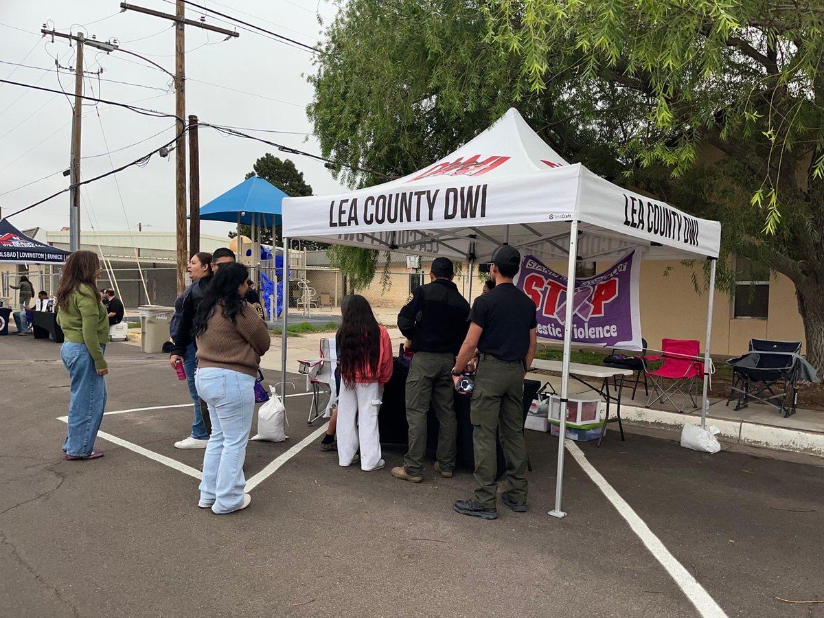 ConsulmexElPaso's tweet photo. Participó en una feria informativa y de concientización sobre la violencia familiar, organizada en Hobbs, NM.

Durante la jornada, brindamos orientación y compartimos información sobre los recursos disponibles para las personas que enfrentan situaciones de violencia familiar. https://t.co/GqjjLqBP10