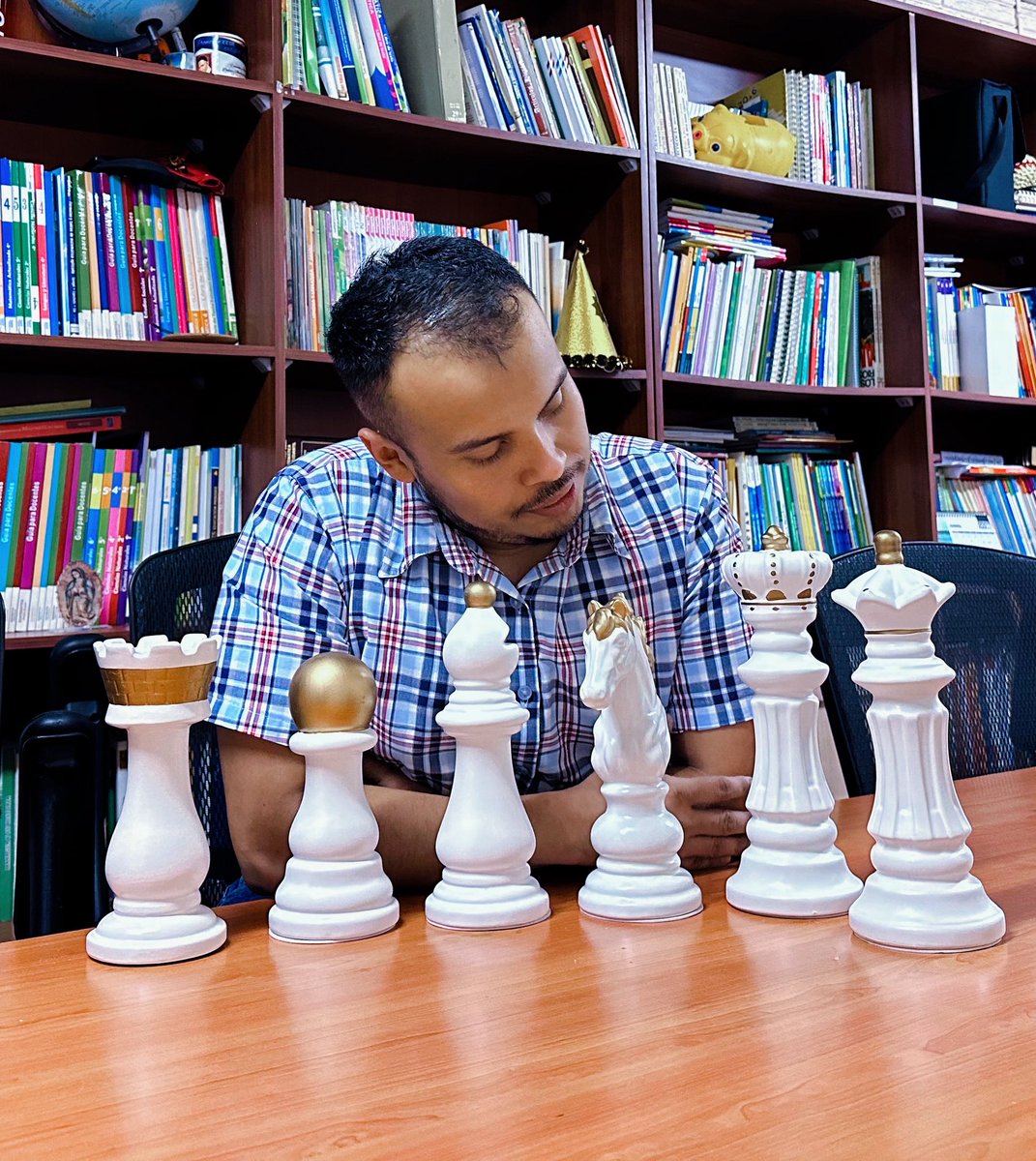 sanchez_jainner's tweet photo. Es un honor y un privilegio representar a @thegiftofchess como Embajador ante Nicaragua. Agradezco el apoyo brindado y la confianza depositada en la meta de llevar el ajedrez a cada rincón. Asimismo, agradezco la cordial bienvenida de mis nuevos hermanos y colegas embajadores. Gracias @fide_america @FIDE_chess  🇳🇮♟️ Gracias al Liderazgo del Presidente de @fide_america  Maestro @pepenuts . Hemos recibidos los primeros juegos 🎉