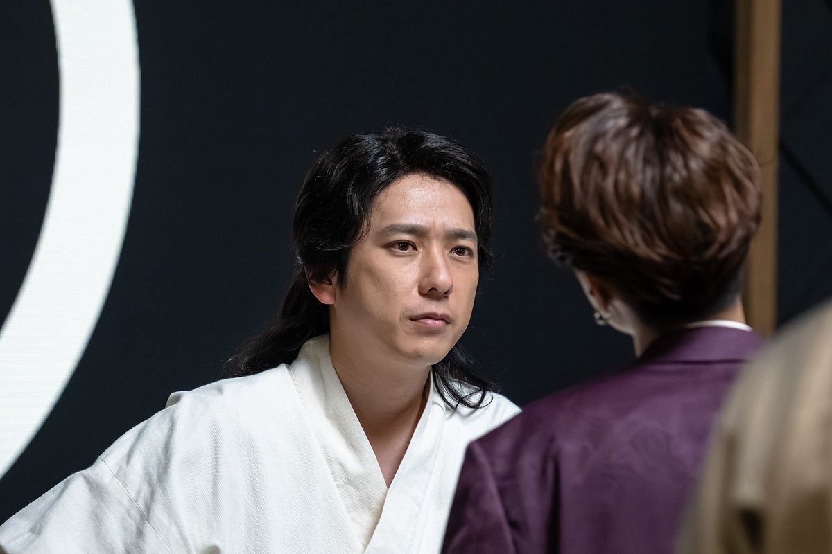 modelpress's tweet photo. 「VIVANT」飯田Pが注目する
第19話のキーパーソンはノコル＆黒須⚫🔴
https://t.co/OW8l07Crjw

二宮和也の演技に驚愕✨
「相手の表情、わずかな筋肉の動き、息遣いを感じ、違う言語でしゃべる相手をしっかりと受けて、繊細に演じている姿に驚愕しました。さすがとしか言いようがありません」 https://t.co/qDsNoJpCKq