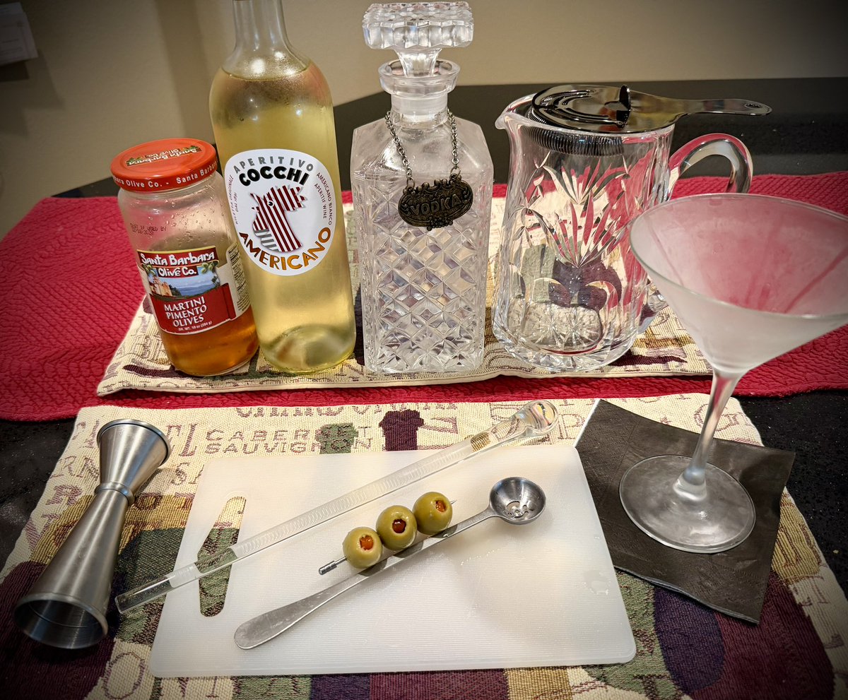 mlzema's tweet photo. It’s #Friday #HappyHour!🕔
#TWEETYOURDRINK
#Vodka #Martini #Stirred + 🫒🫒🫒
#Salute! #Cheers! #Sköl! #LChiam! #Santé! #Sláinte! #NaZdrowie! #OogyWawa! #Prosit! #OkoleMaluna! #Ziveli! #Serefe! #CinCin! #Kampai! #Prieka! #Evviva! #Gesondheid! #ZeiGazunt! #Saúde! #Acclamations!🍸 https://t.co/IC17bdkCwc