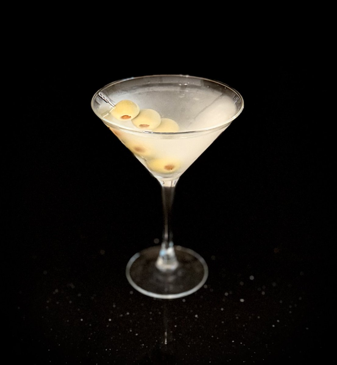 mlzema's tweet photo. It’s #Friday #HappyHour!🕔
#TWEETYOURDRINK
#Vodka #Martini #Stirred + 🫒🫒🫒
#Salute! #Cheers! #Sköl! #LChiam! #Santé! #Sláinte! #NaZdrowie! #OogyWawa! #Prosit! #OkoleMaluna! #Ziveli! #Serefe! #CinCin! #Kampai! #Prieka! #Evviva! #Gesondheid! #ZeiGazunt! #Saúde! #Acclamations!🍸 https://t.co/IC17bdkCwc