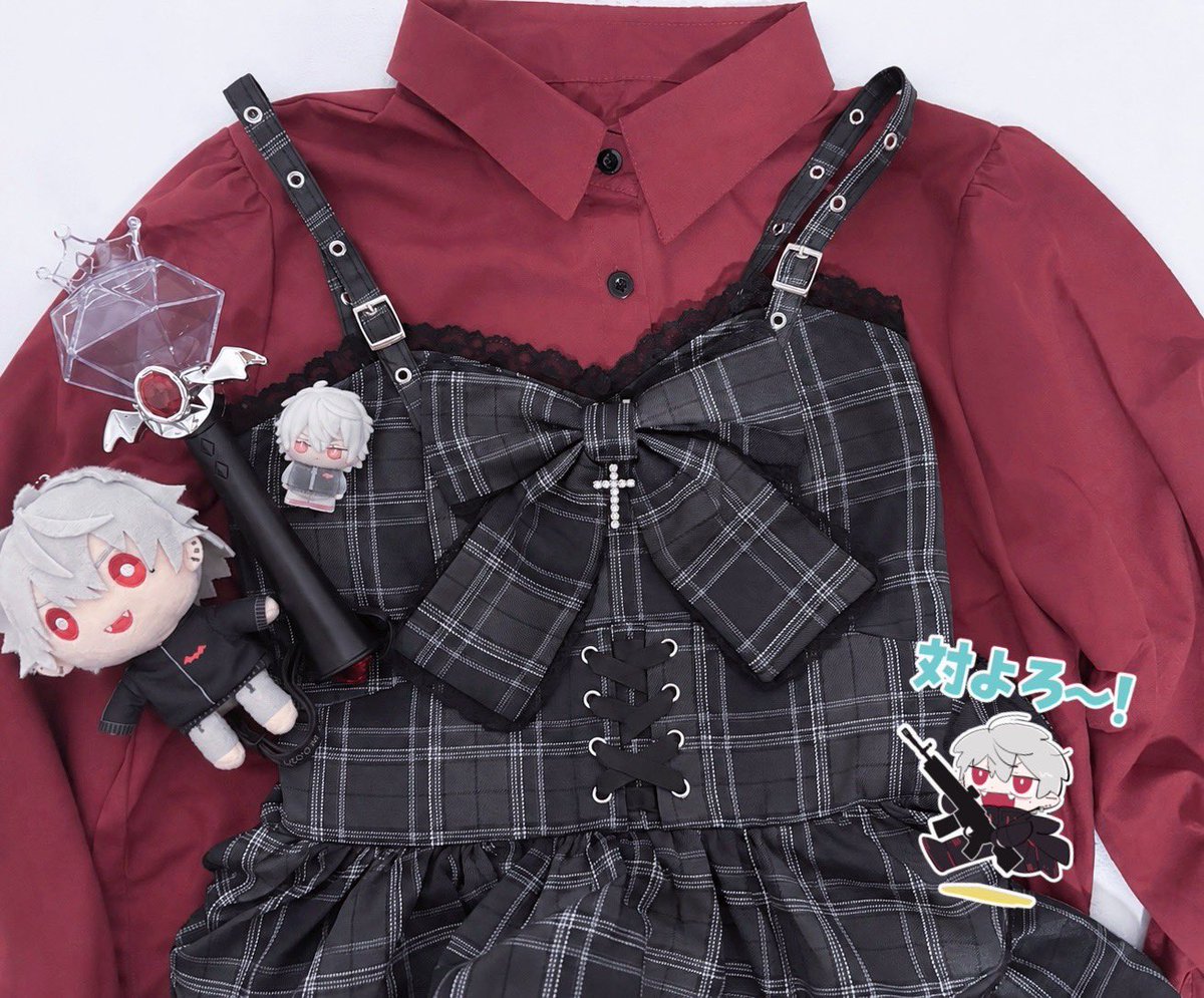 xat0w9's tweet photo. 赤を取り入れつつ、自分の好きな雰囲気も詰め込んでみました！
お洋服も小物もたくさん悩んで選んだので、今までの参戦服上位に確実に入るくらいお気に入りのコーデになりました𓆩 (՞  ∵  ՞) 𓆪❤️
ライブ当日が待ち遠しいですㅠ ̫ㅠ

#葛葉ブラッディコーデ https://t.co/BQHS5IWVYO