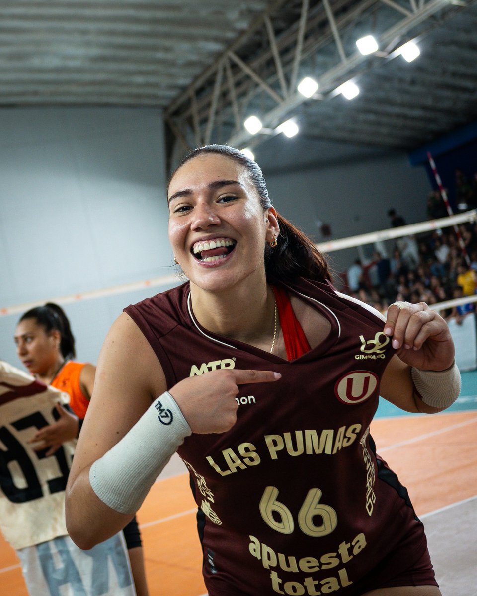 VoleyU1924's tweet photo. ¡𝗩𝗔𝗠𝗢𝗦 𝗣Ⓤ𝗠𝗔𝗦! 🙌

Histórico primer triunfo crema ante un equipo brasileño 💪

👉 ¡Nos vemos en la #NocheDeLasPumasAT 2026! Adquiere tus entradas aquí ➡️ https://t.co/H20iTJBZA4 🎟️

#PumasConGarra https://t.co/cs2Db0Yklk