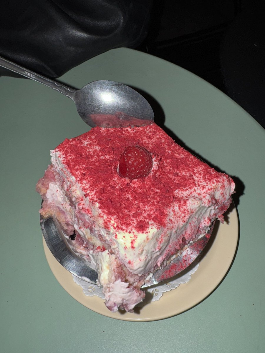fruitpunch731's tweet photo. raspberry lychee rose water tiramisu I had last week https://t.co/NLjWyweofu