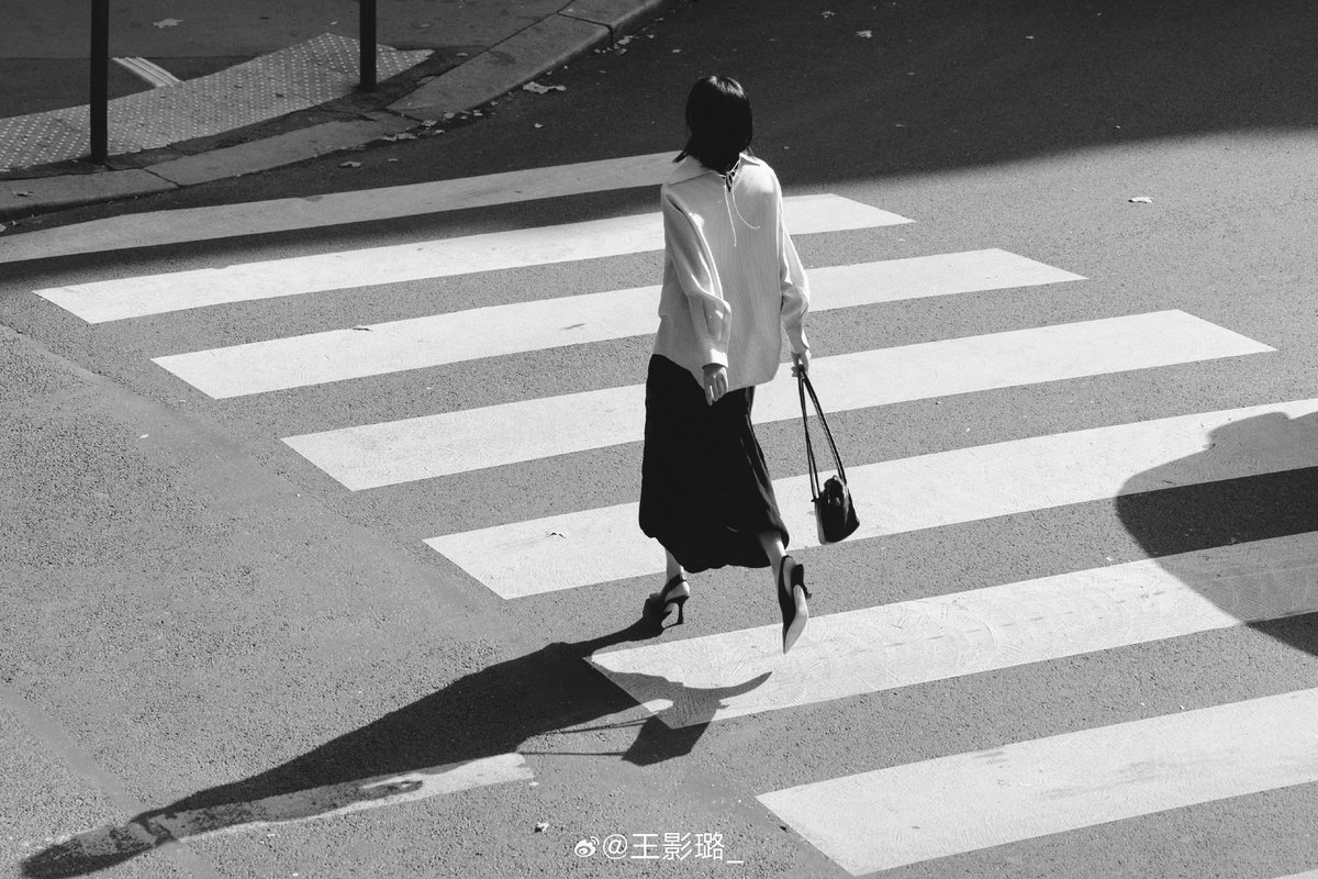Sun_Mirae's tweet photo. 1002 WYL weibo update 

Really beautiful and aesthetic photoshoot 🫠

#WangYinglu #Yinglu
#ICICLESS27
#PFWSS27 https://t.co/1zFvGiKey0