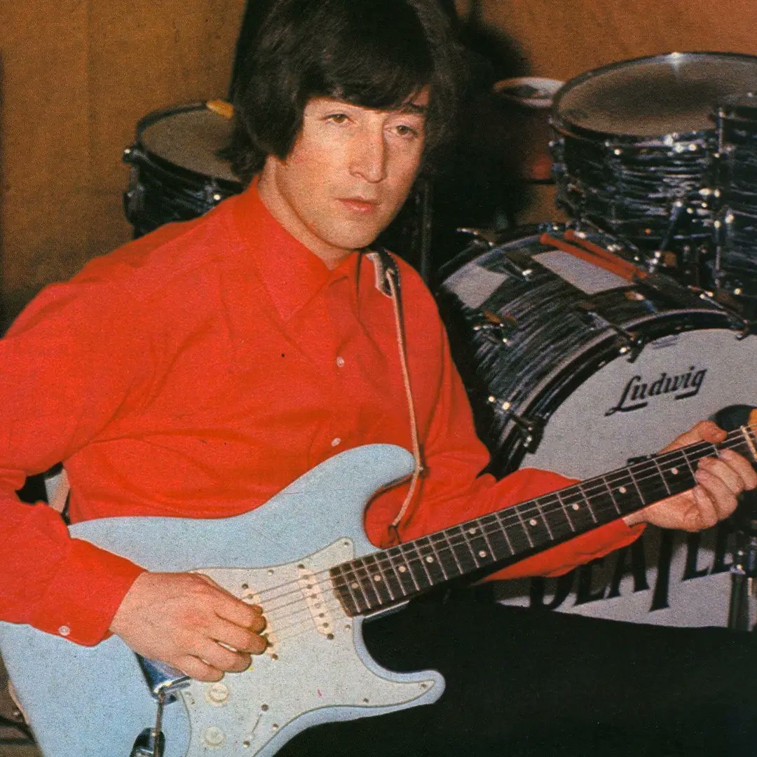 ceofjohnlennon's tweet photo. Listen to Rubber Soul Deluxe Version knowing that John Lennon recorded the album looking like this:

📷 © Leslie Bryce. https://t.co/gZKYQJ6c1C