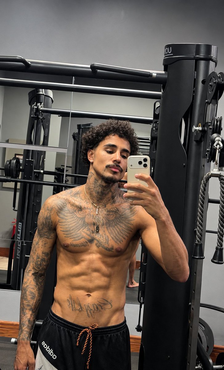 physiqueboys's tweet photo. esse Mc Livinho é um gostoso🫦🫦🫦 https://t.co/UTZpbhGQNu